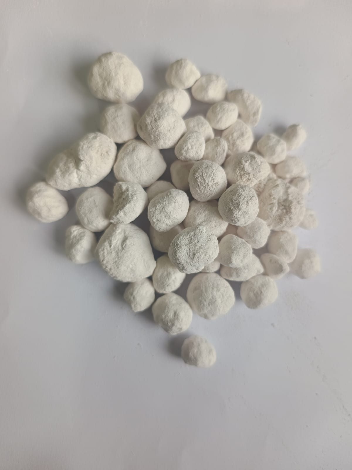 Polychem calcium molybdate pellets